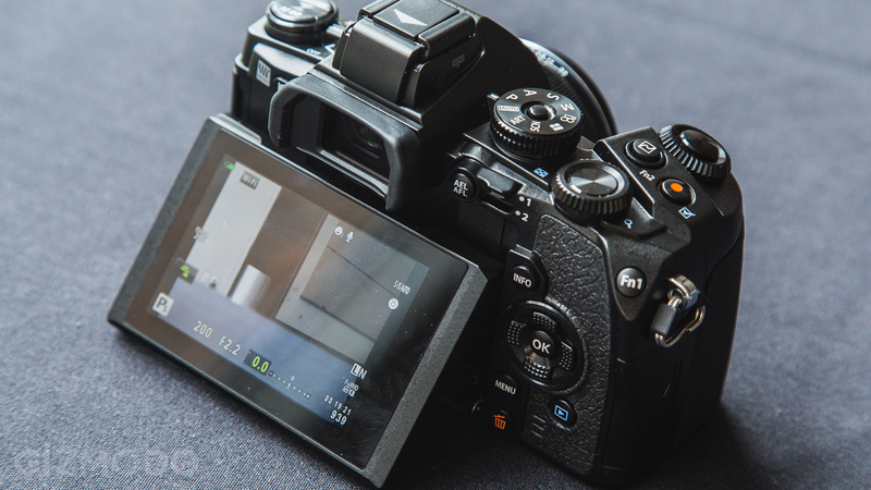 Illustration for article titled Olympus OM-D E-M1 Hands-On: So Hot You Won't Believe It's Mirrorless